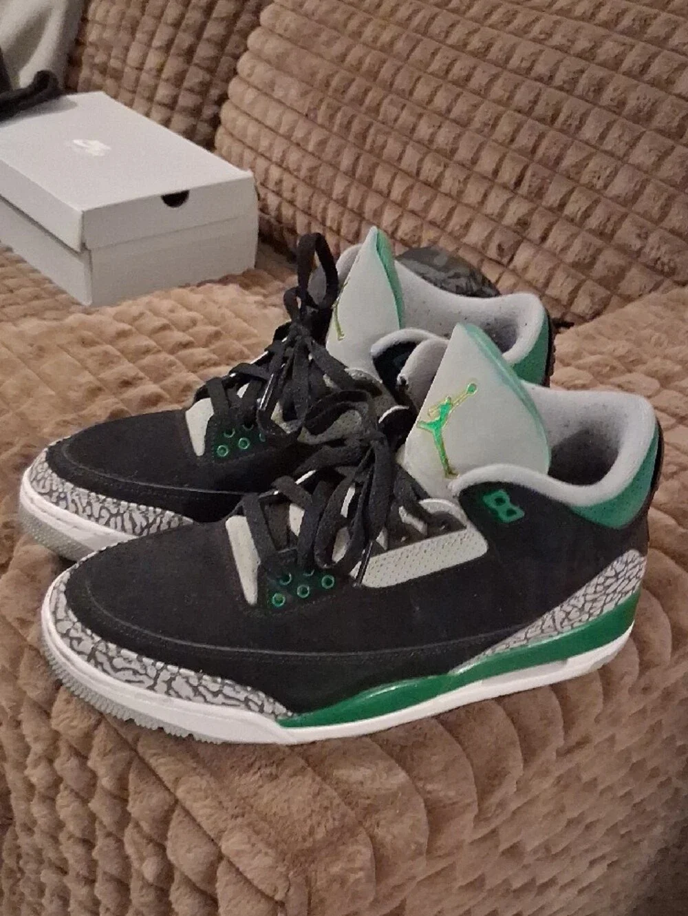 Jordan Men’s Black and Green Retro Lace-Up Sneakers